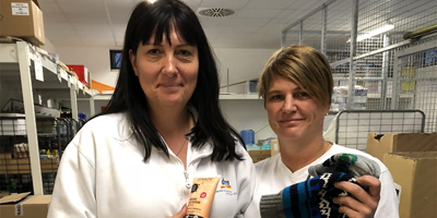 Weihnachtstütensammeln 2018 27 Vorschaubíld Birgit und Heike vom DM Schrobenhausen