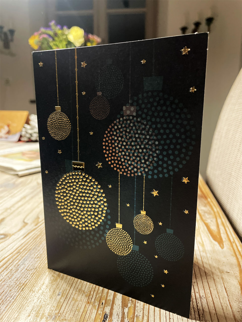 Karte aus Zelsva goldene Weihnachtskugeln auf schwarzem Grund
